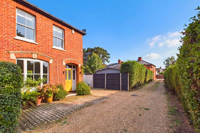 2 Bedroom Semi-Detached House For Sale In Penyston Road, Maidenhead, Berkshire, SL6