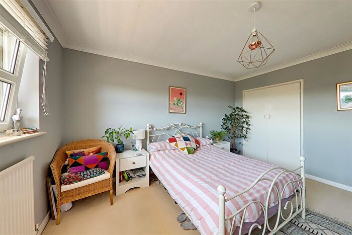 1 Bedroom Flat For Sale In Downview Road, Worthing, BN11