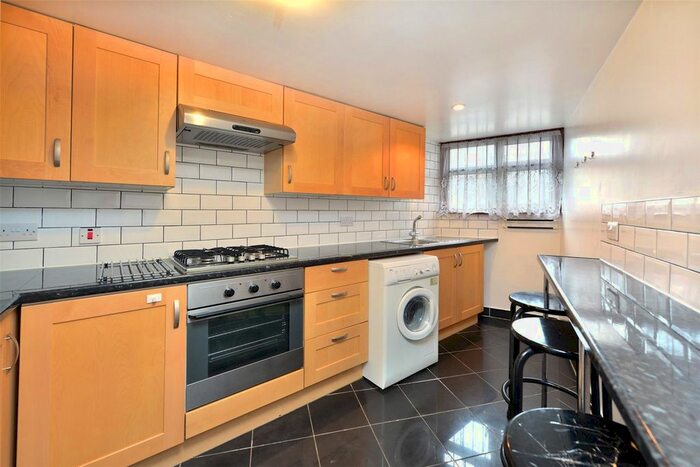 3 Bedroom Flat To Rent In Junction Road, Archway, London, N19