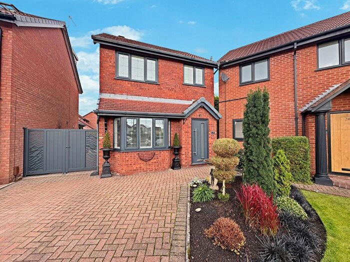 3 Bedroom Detached House For Sale In Wayfaring, Westhoughton, BL5