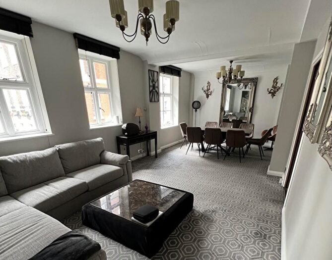 2 Bedroom Flat For Sale In Carrington House, Hertford Street, Mayfair, W1J