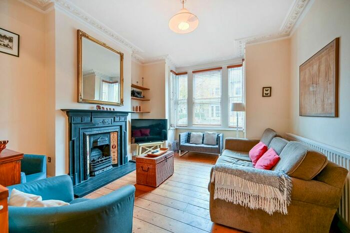 2 Bedroom Flat To Rent In Whellock Road, Chiswick, London, W4