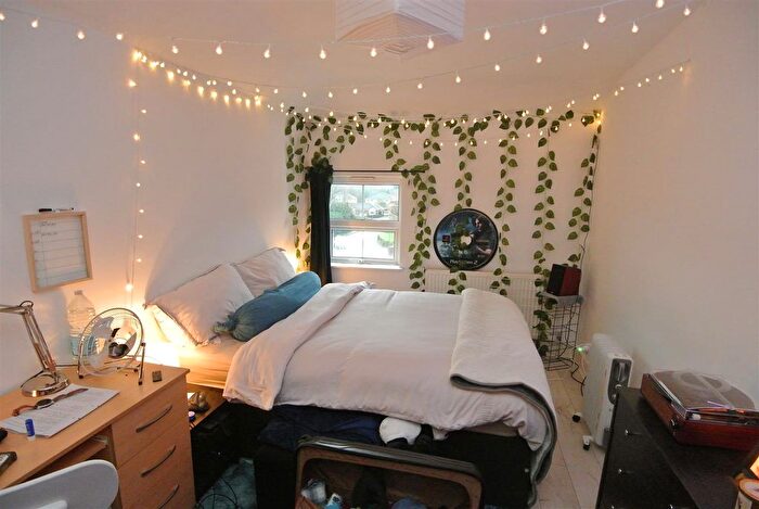 5 Bedroom Property To Rent In High Street, Egham, TW20