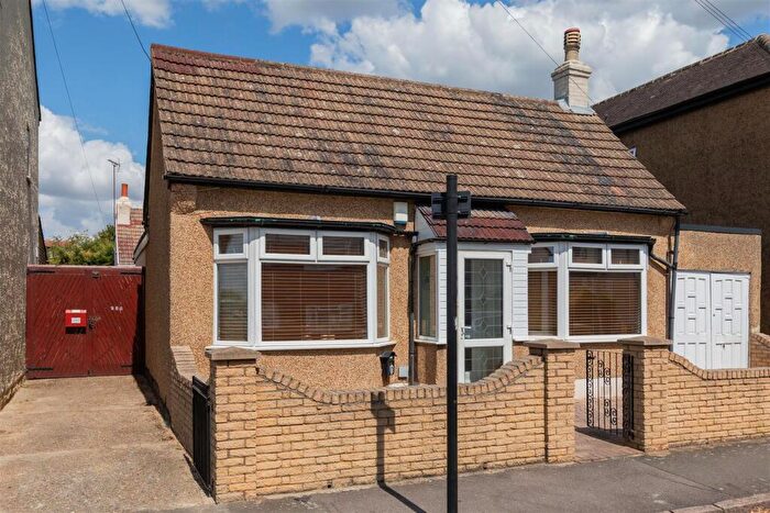 2 Bedroom Bungalow For Sale In Westward Road, Chingford, E4