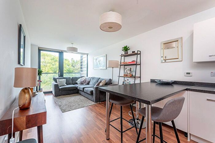 2 Bedroom Flat To Rent In Bloemfontein Road, White City, London, W12