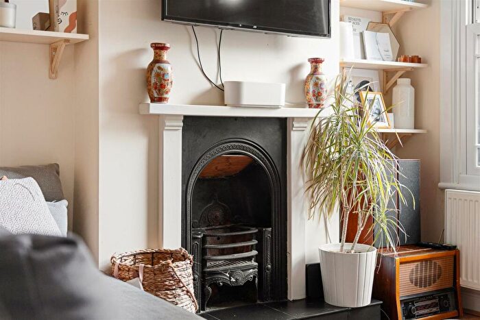2 Bedroom Cottage For Sale In Maynard Road, Walthamstow, London, E17
