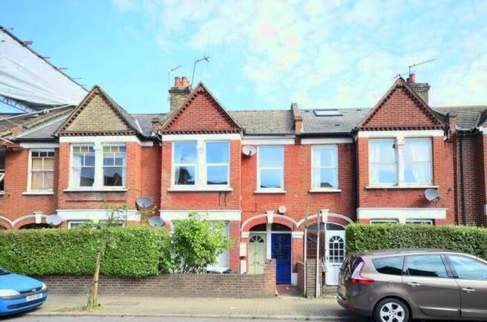 1 Bedroom Flat To Rent In Penwith Road, Earlsfield, London, SW18
