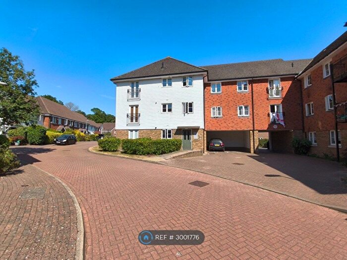 2 Bedroom Flat To Rent In Albion Way, Edenbridge, TN8