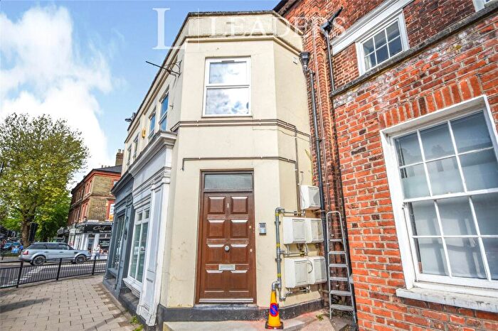 2 Bedroom Flat To Rent In Shenfield Road, Brentwood, Essex, CM15