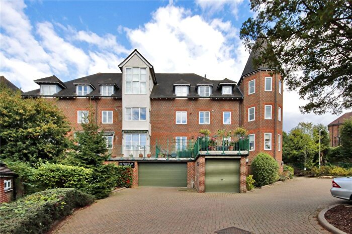 2 Bedroom Flat For Sale In Lime Tree Walk, Sevenoaks, Kent, TN13