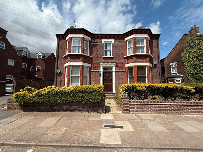 1 Bedroom Maisonette For Sale In Henry Court, West Street, Dunstable, LU6