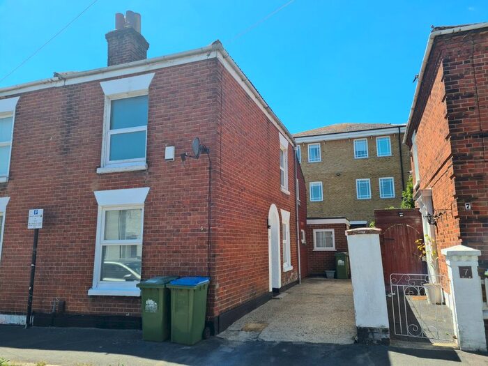 3 Bedroom Semi-Detached House To Rent In Methuen Street, Southampton, Hampshire, SO14