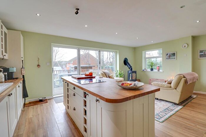 4 Bedroom Detached House For Sale In Oak Road, Woolston, SO19