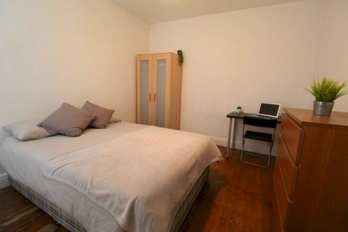 5 Bedroom Semi-Detached House To Rent In (Bed) North Road, West Bridgford, NG2