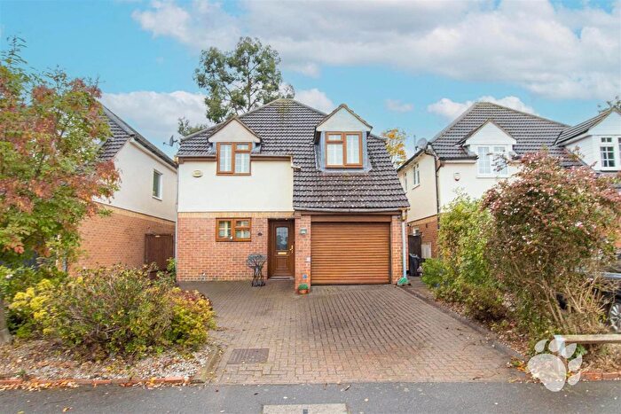 4 Bedroom Detached House For Sale In Albert Drive, Laindon, SS15