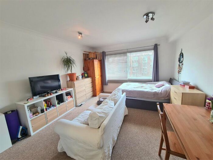 Studio To Rent In Gainsborough Road, Woodside Park, N12