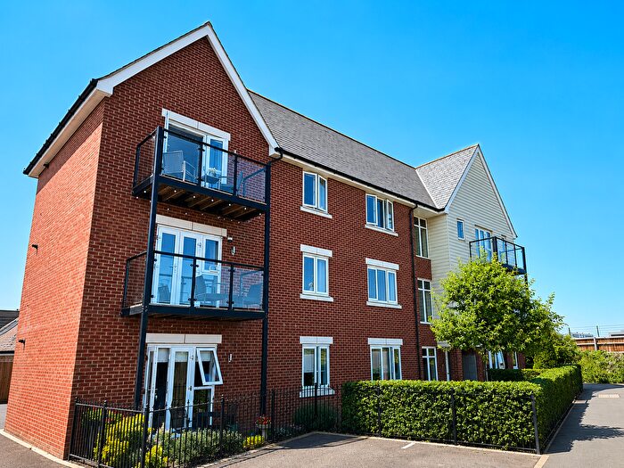 2 Bedroom Flat For Sale In Walker Mead, Biggleswade, SG18