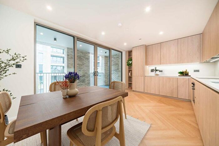 3 Bedroom Flat For Sale In Coombe Road, New Malden, KT3