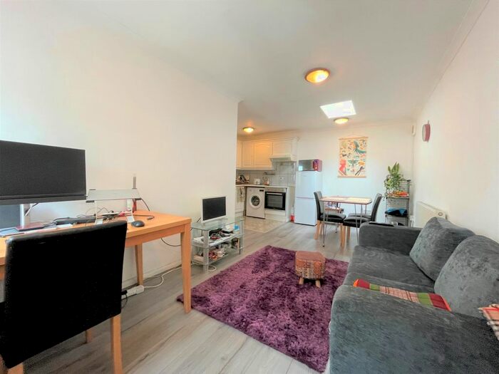 1 Bedroom Flat To Rent In Evershot Road, Finsbury Park, N4