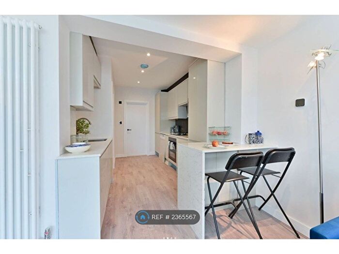 1 Bedroom Flat To Rent In Treen Avenue, London, SW13