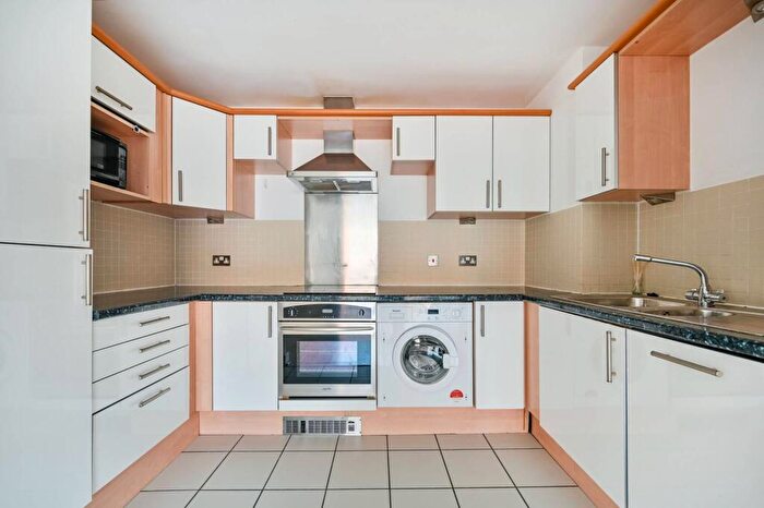 1 Bedroom Flat To Rent In The Bittoms, Kingston, Kingston Upon Thames, KT1