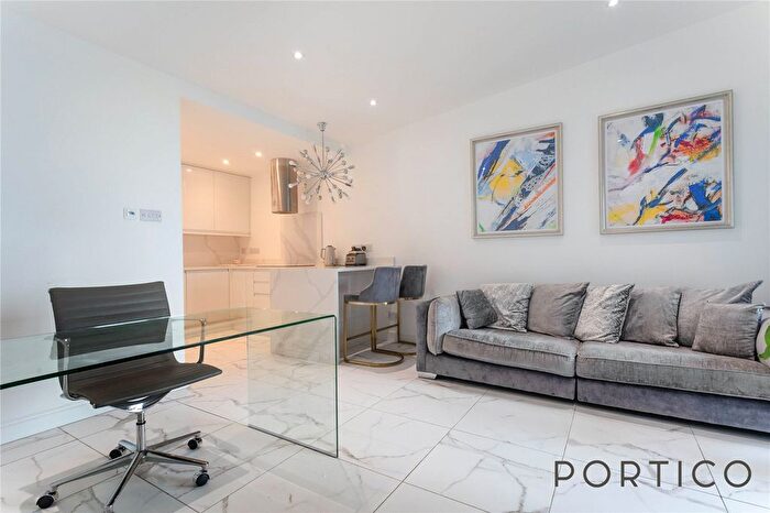 2 Bedroom Flat For Sale In Fishguard Way, London, E16