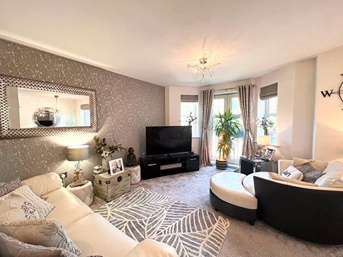 2 Bedroom Flat To Rent In Ellesmere Green, Manchester, M30