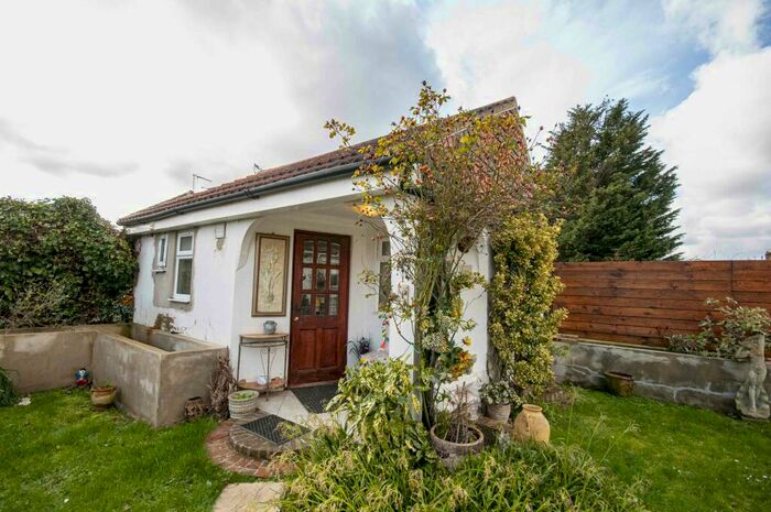 Studio To Rent In Pearswood Road Erith Kent, DA8