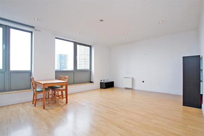 1 Bedroom Apartment To Rent In Gallery Apartments, Commercial Road, Whitechapel, London, E1
