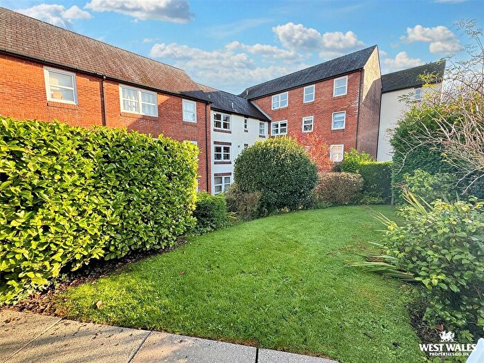 1 Bedroom Flat For Sale In The Parade, Carmarthen, SA31