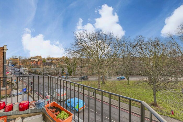 2 Bedroom Flat To Rent In Wandsworth Common Northside, Wandsworth, SW18