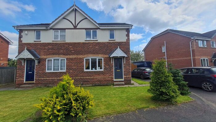 3 Bedroom Semi-Detached House To Rent In Briary Close, Wakefield, WF1