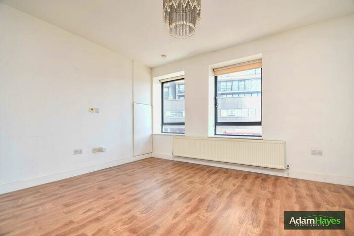 2 Bedroom Flat To Rent In Ballards Lane, North Finchley, N12