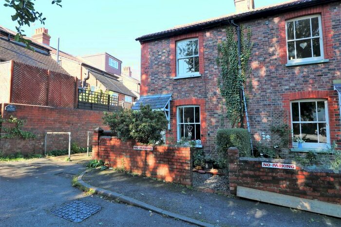 2 Bedroom Cottage To Rent In Dene Street Gardens, Dorking, RH4