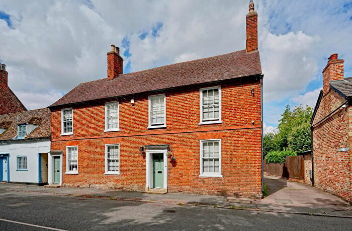 4 Bedroom Character Property For Sale In High Street, Buckden, Huntingdon, PE19