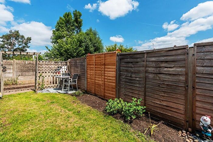 1 Bedroom Apartment For Sale In Kingston Road, Leatherhead, KT22