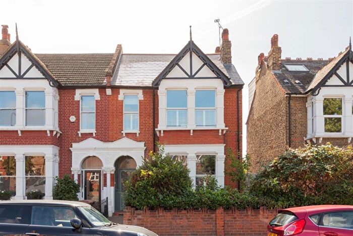 3 Bedroom Flat For Sale In Upper Walthamstow Road, Walthamstow, E17