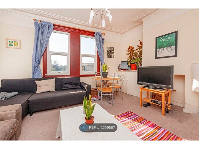 3 Bedroom Flat To Rent In Acre Lane, London, SW2