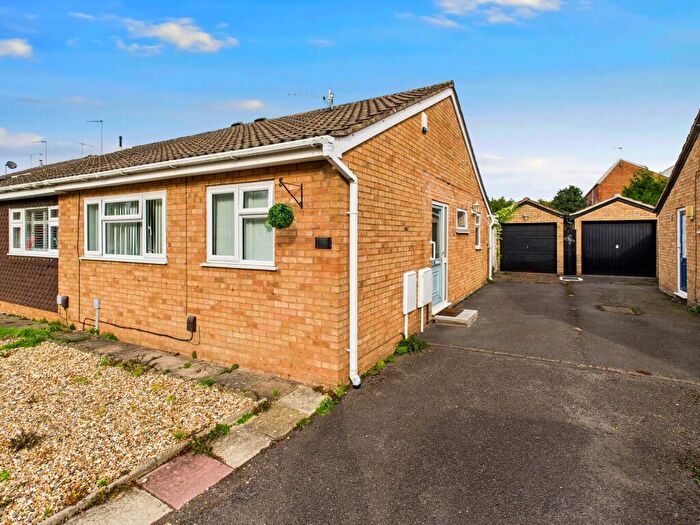 2 Bedroom Semi-Detached Bungalow For Sale In Rushmoor Drive, Chapelfields, Coventry, CV5