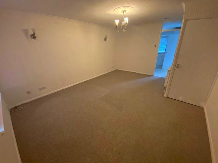 2 Bedroom Town House To Rent In Hardwick Crescent, Leicester, LE7