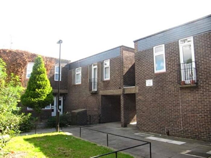 1 Bedroom Flat To Rent In Mayfly Gardens, Northolt, UB5