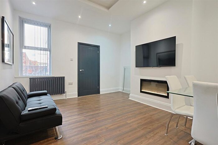 2 Bedroom Flat To Rent In Warton Terrace, Heaton, Newcastle Upon Tyne, NE6