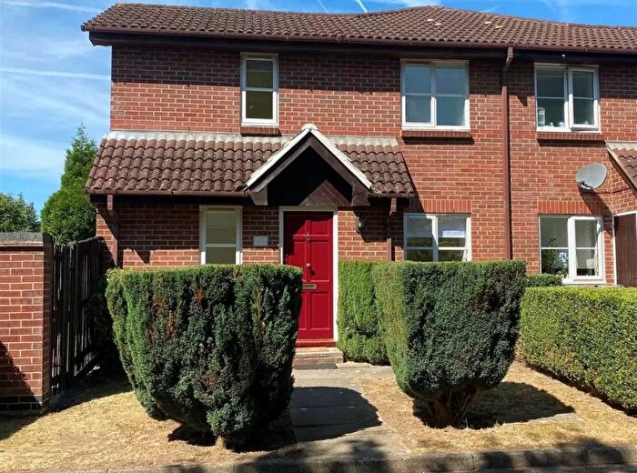 1 Bedroom End Of Terrace House To Rent In Keats Avenue, Redhill, RH1