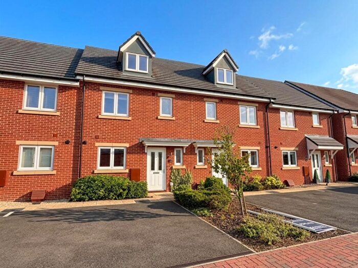 4 Bedroom Terraced House For Sale In Whitby Close, Daventry, West Northamptonshire, NN11