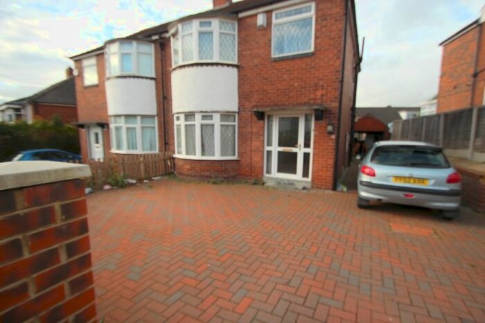 4 Bedroom Semi-Detached House To Rent In Eden Mount, Burley, Leeds, LS4