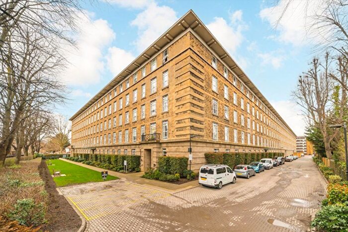 1 Bedroom Flat For Sale In Bromyard Avenue, Acton, W3