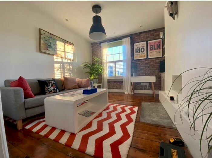 2 Bedroom Flat To Rent In Johnson Street, London, E1