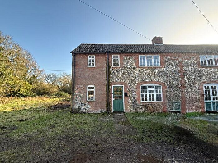 3 Bedroom Semi Detached House To Rent In The Square, Rougham, PE32