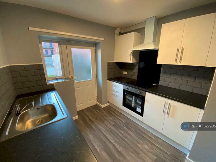 3 Bedroom Flat To Rent In Kirkley Lodge, Gosforth, Newcastle Upon Tyne, NE3