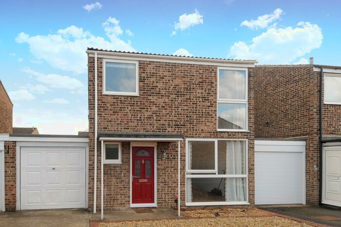 3 Bedroom Link Detached House To Rent In Glory Farm, Bicester, OX26